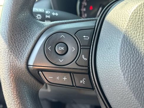 Used 2025 Toyota RAV4 XLE FWD image 28