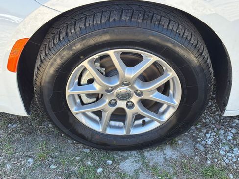 Used 2025 Chrysler Pacifica Select image 33