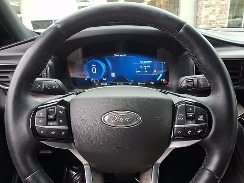 Used 2022 Ford Explorer Platinum w/ Equipment Group 601A AWD/4WD image 27
