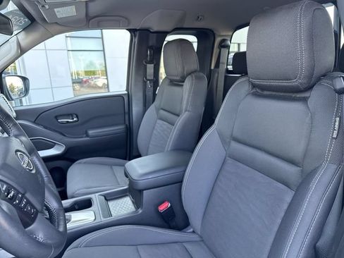 Used 2024 Nissan Frontier SV w/ SV Convenience Package RWD image 11