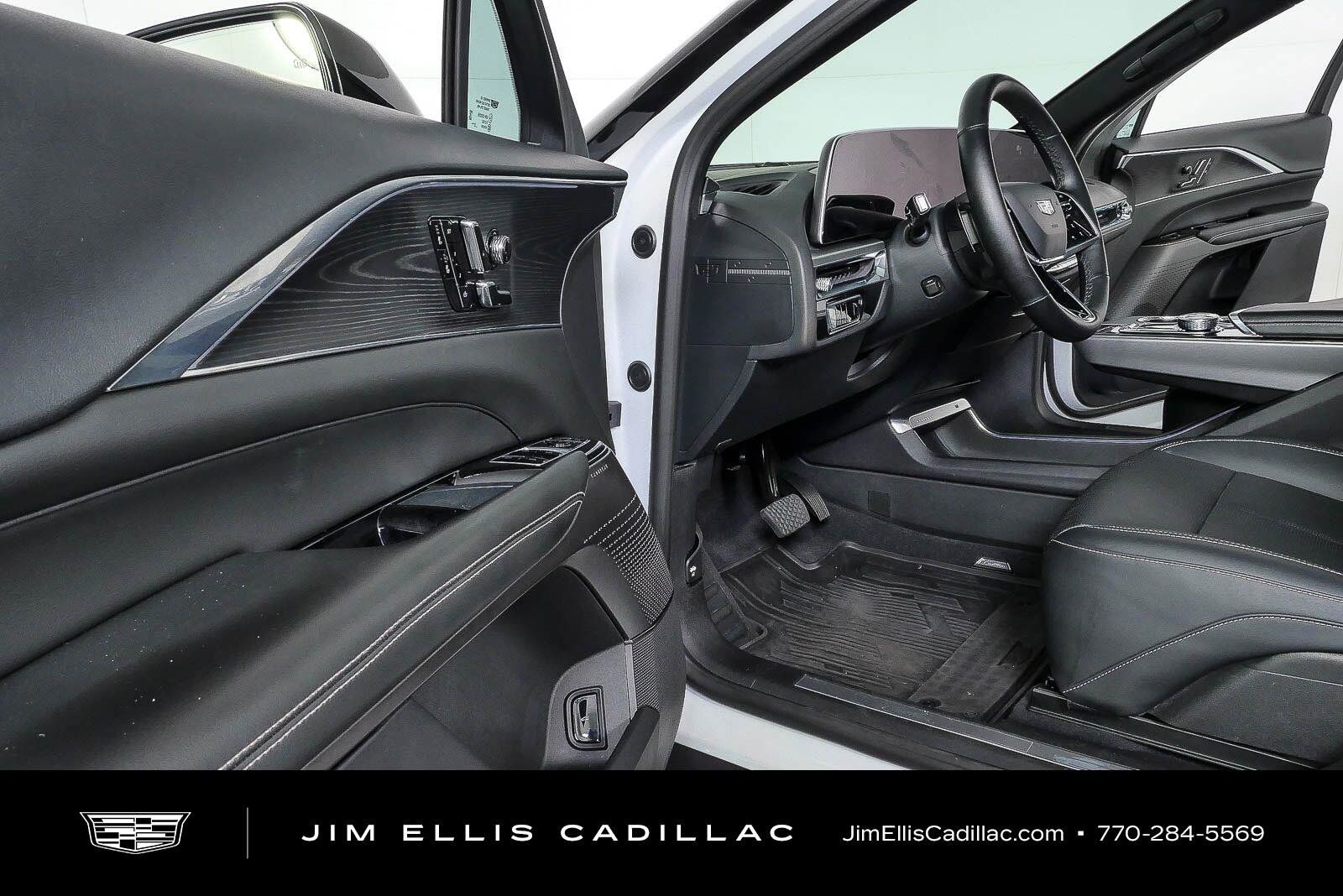 Used 2024 Cadillac Lyriq Luxury AWD/4WD image 7