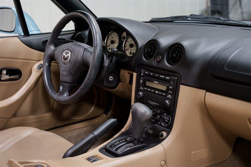 Used 2002 MAZDA MX-5 Miata RWD image 19
