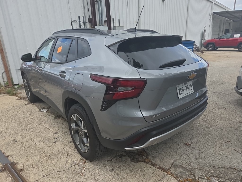 Used 2026 Chevrolet Trax LT FWD image 8