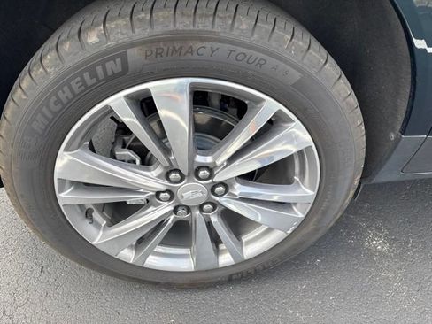 Certified 2024 Cadillac XT5 Premium Luxury w/ Technology Package AWD/4WD image 11