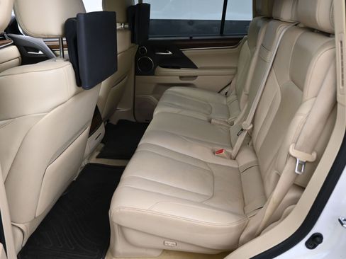 Used 2019 Lexus LX 570 4WD image 6