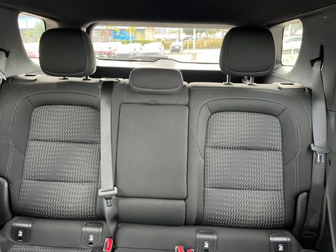 Used 2025 Chevrolet Equinox LT image 38