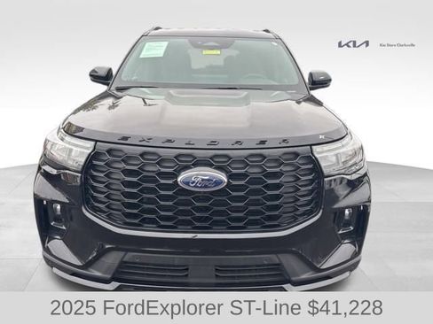 Used 2025 Ford Explorer ST-Line image 3
