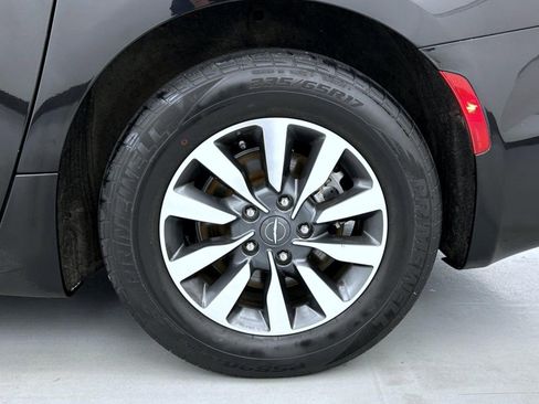 Used 2021 Chrysler Pacifica Touring-L image 20