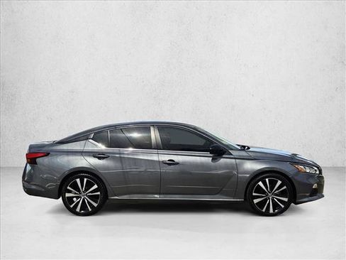 Used 2022 Nissan Altima 2.5 SR FWD image 4