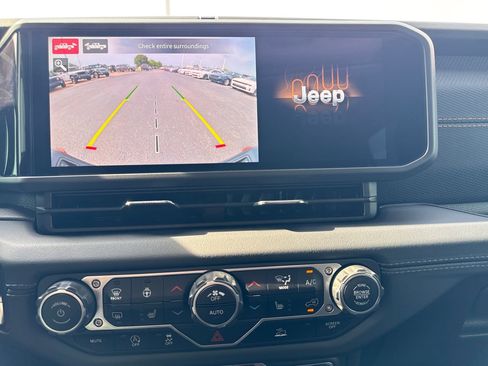 Used 2024 Jeep Gladiator Mojave w/ Technology Group AWD/4WD image 19