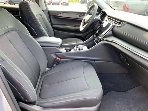 Certified 2023 Jeep Grand Cherokee Laredo AWD/4WD image 22