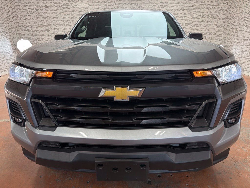 Used 2024 Chevrolet Colorado LT RWD image 2