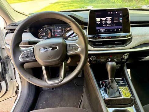 Used 2022 Jeep Compass Sport FWD image 2