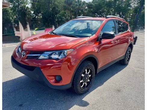 Used 2015 Toyota RAV4 LE FWD image 11