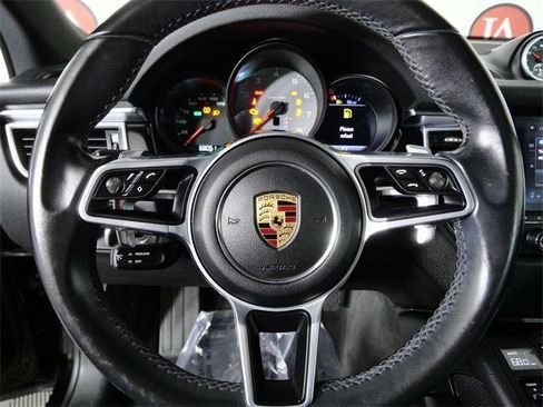 Used 2017 Porsche Macan S image 22