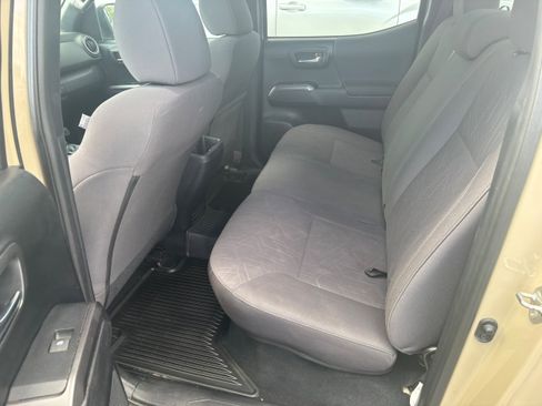 Used 2019 Toyota Tacoma TRD Off-Road w/ Technology Package AWD/4WD image 8