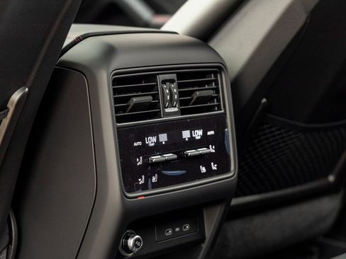 Certified 2026 Porsche Cayenne GTS AWD/4WD image 36