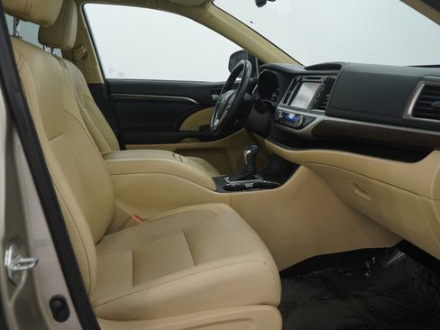 Used 2015 Toyota Highlander Limited Platinum image 13
