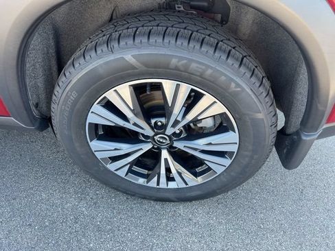 Used 2023 Nissan Rogue SV AWD/4WD image 12