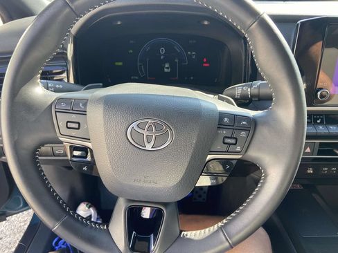 Used 2025 Toyota Camry SE w/ Convenience Package FWD image 36
