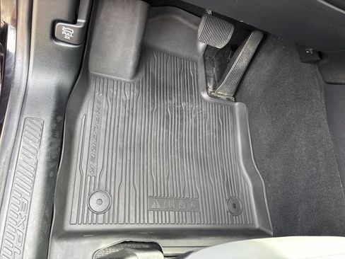 Used 2021 Ford Explorer XLT w/ Equipment Group 202A RWD image 26
