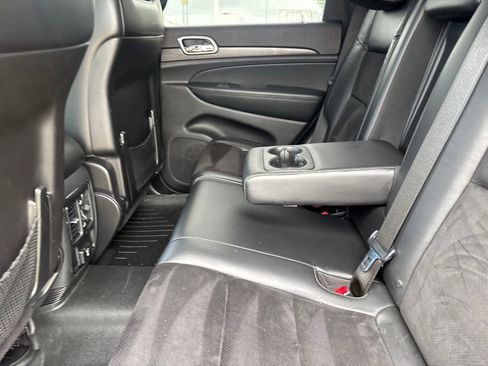 Used 2018 Jeep Grand Cherokee Altitude AWD/4WD image 25