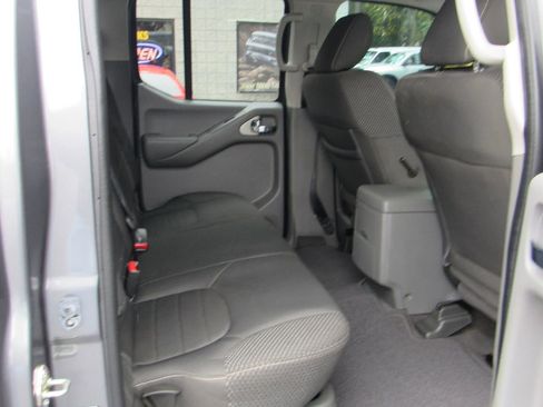 Used 2019 Nissan Frontier Desert Runner RWD image 16