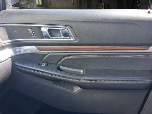 Used 2017 Ford Explorer Limited w/ Equipment Group 301A FWD image 11