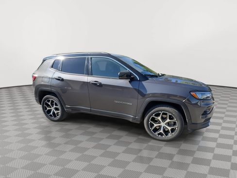 Used 2024 Jeep Compass Limited AWD/4WD image 9