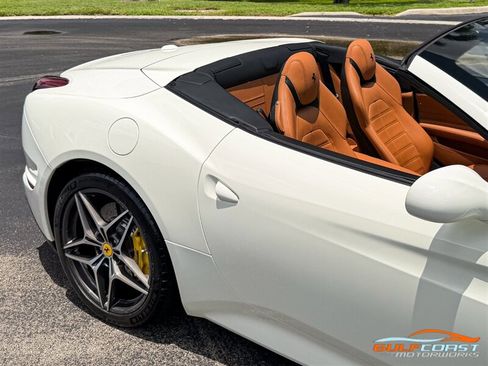 Used 2017 Ferrari California T RWD image 66