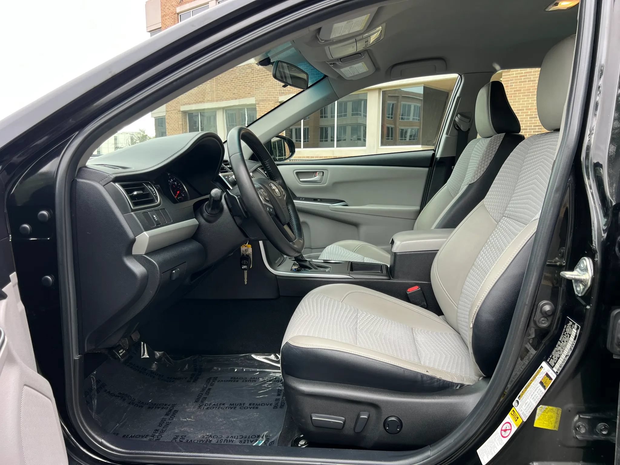 Used 2015 Toyota Camry SE FWD image 13