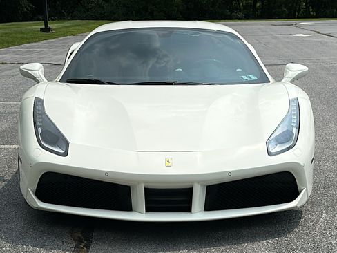 Used 2017 Ferrari 488 GTB RWD image 3