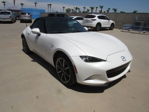 Used 2022 MAZDA MX-5 Miata Grand Touring w/ Weather Package RWD image 2