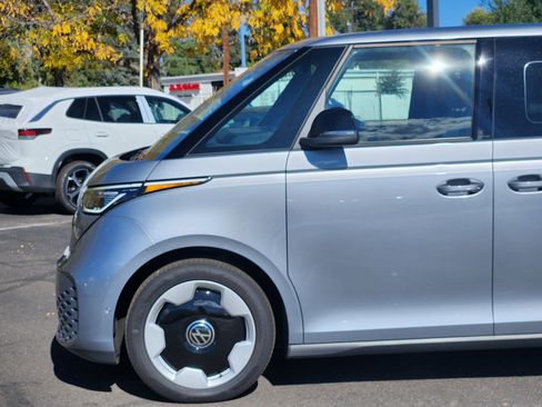 New 2025 Volkswagen ID. Buzz Pro S image 2