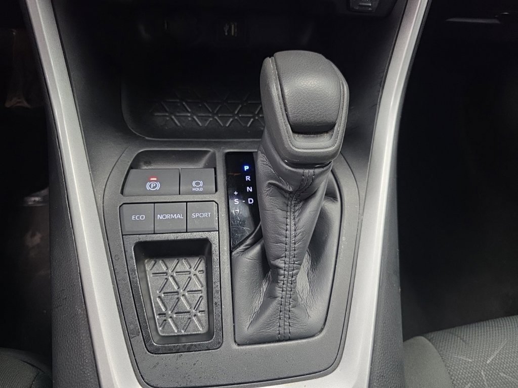 Used 2024 Toyota RAV4 XLE FWD image 21
