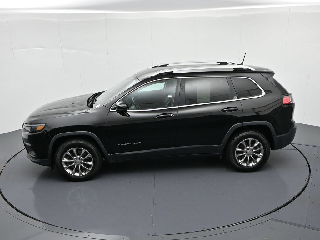 Used 2019 Jeep Cherokee Latitude Plus w/ Cold Weather Group AWD/4WD image 18