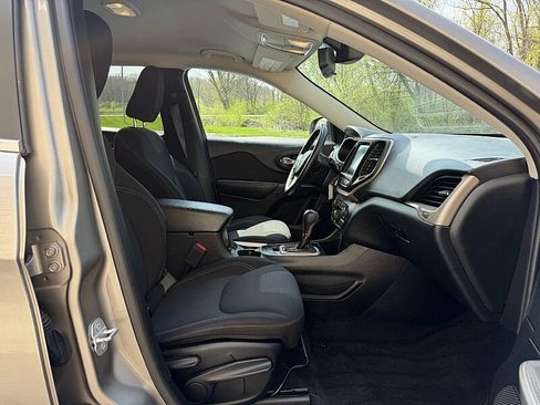 Used 2016 Jeep Cherokee Latitude w/ Cold Weather Group image 17