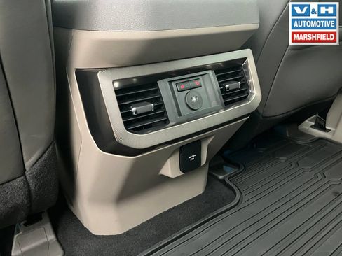 Used 2025 Ford F250 Platinum w/ Platinum Plus Package AWD/4WD image 32