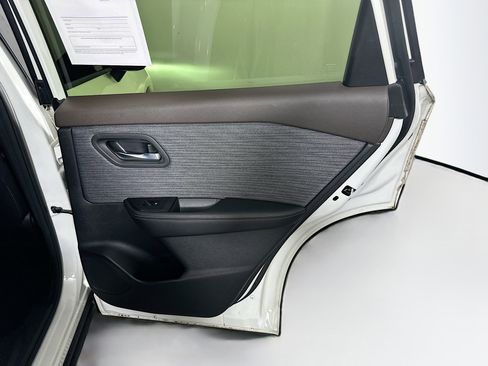Used 2023 Nissan Rogue SV FWD image 28