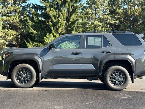 Used 2025 Toyota 4Runner SR5 AWD/4WD image 7
