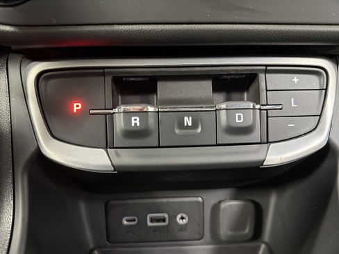 Used 2024 GMC Terrain SLE image 23