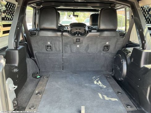 Used 2021 Jeep Wrangler Unlimited Sahara AWD/4WD image 17