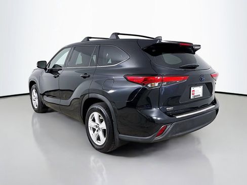 Certified 2022 Toyota Highlander LE image 5
