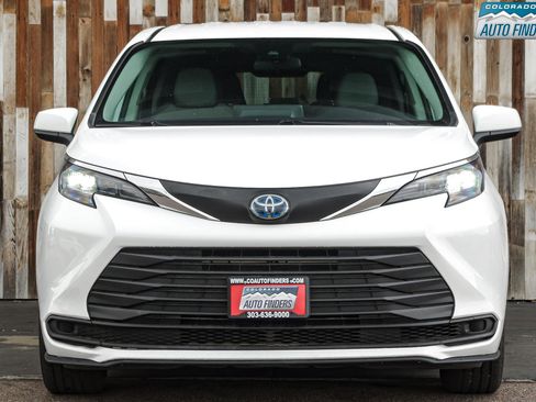 Used 2024 Toyota Sienna LE AWD/4WD image 6