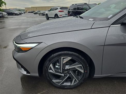New 2025 Hyundai Elantra Limited image 10