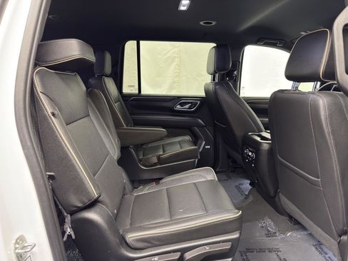 Used 2023 Chevrolet Suburban Premier image 37