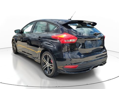 Used 2016 Ford Focus ST image 4