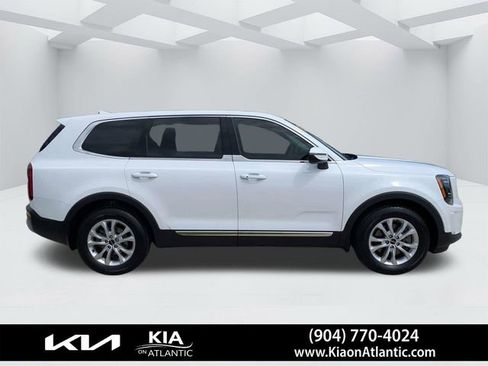 Used 2022 Kia Telluride LX AWD/4WD image 2