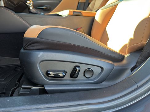 Used 2024 Lexus ES 300h Premium image 12