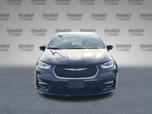 New 2026 Chrysler Pacifica Select image 3